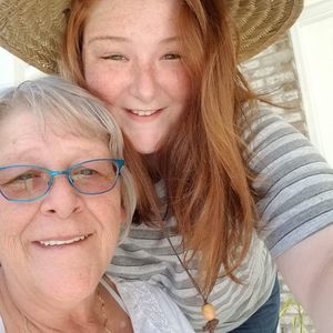 Meet your Posher, Caity